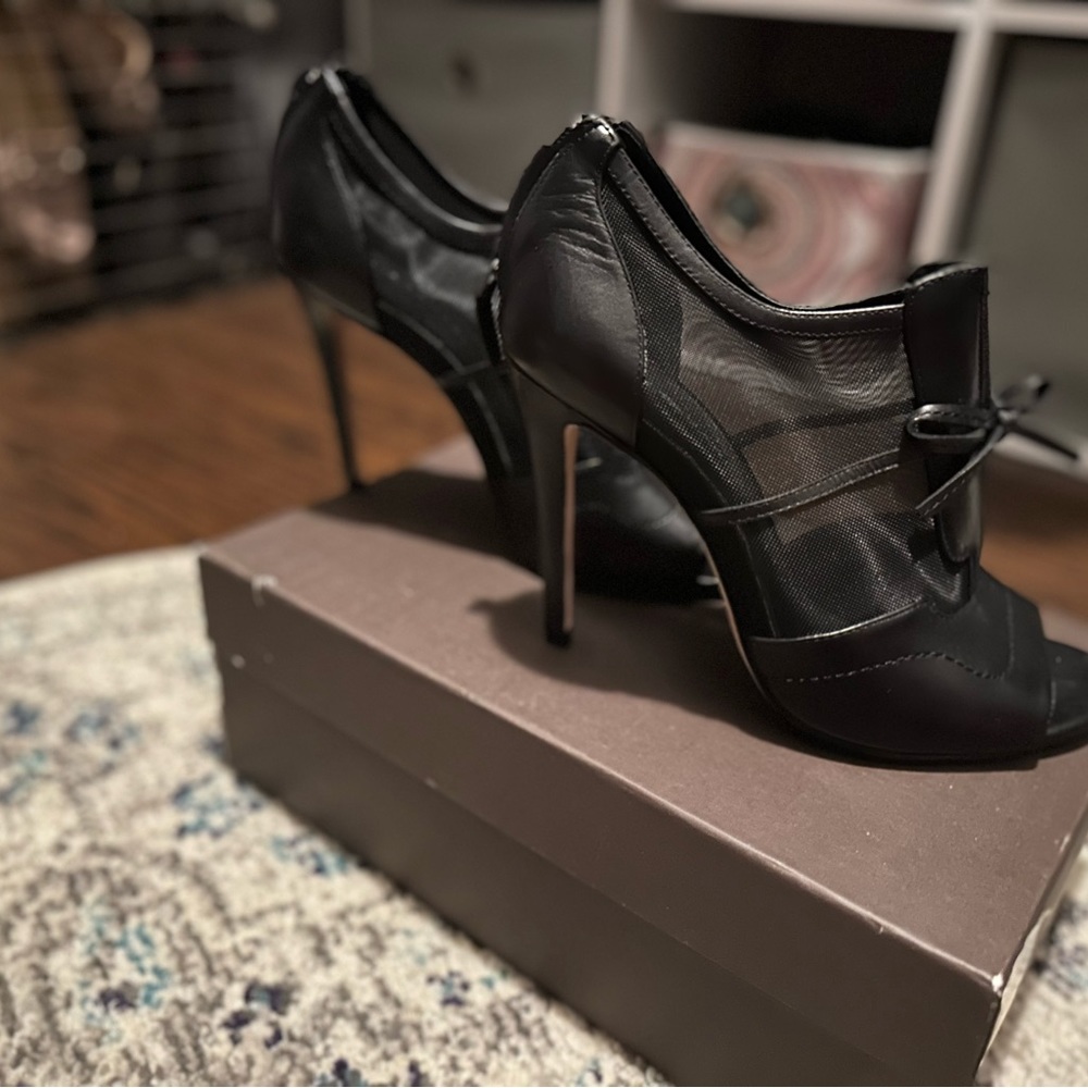 Black heels with bow- super elegant.
